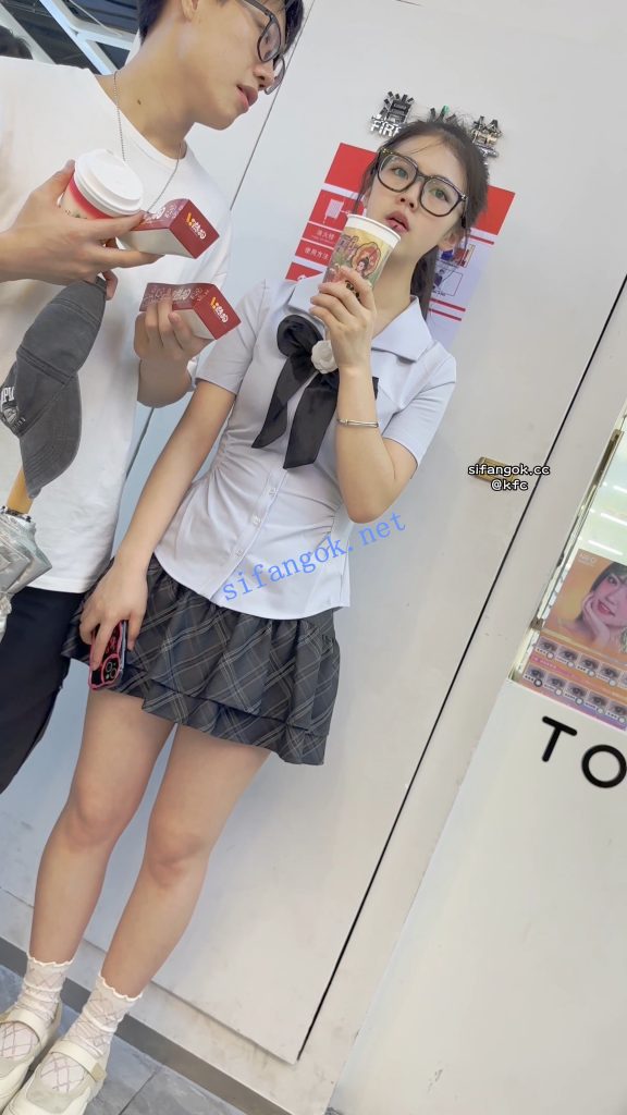 【KFC】JK制服学生妹和男友买奶茶·短裙白色内内低角度超长CD【1V】【1.29G】 预览图 9