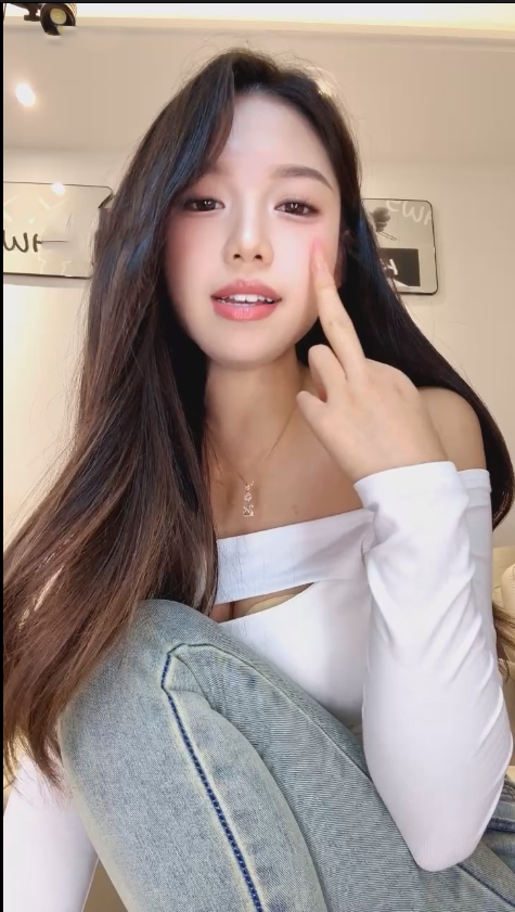 玩物直播妮可s-251207 红绿灯裸足口水盯射【1V】【555MB百度云】 预览图 4