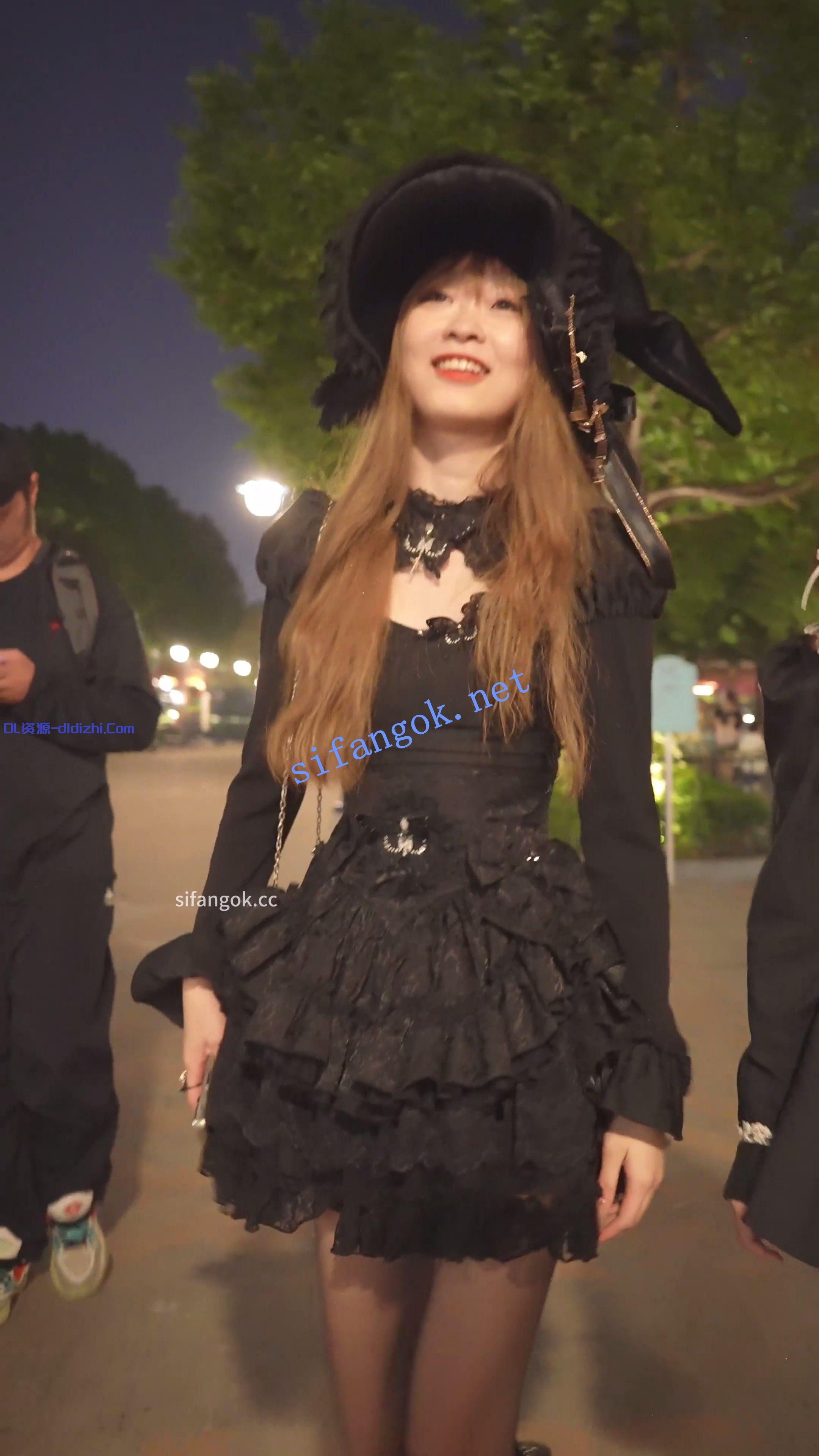 (BC-AA-657)抄底黑絲套裝小姐姐逛街..透明蕾絲白内強反差 662.4MB 预览图 1