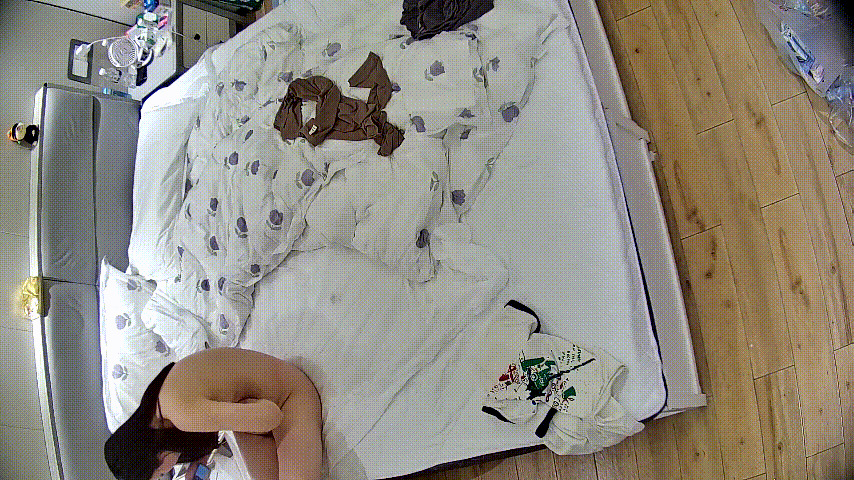 情趣台 3-10 白白嫩嫩的美女很誘人 逼毛也不淩亂 肉肉的很好操 但就是隻錄到這麽一段 看看有沒有後續 746.9MB