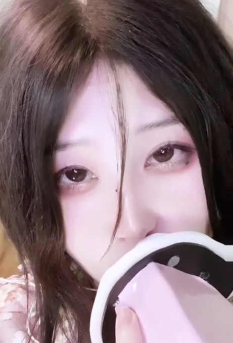 小妈_直播间外也能点赞_20260315 1V608M百度盘 预览图 2