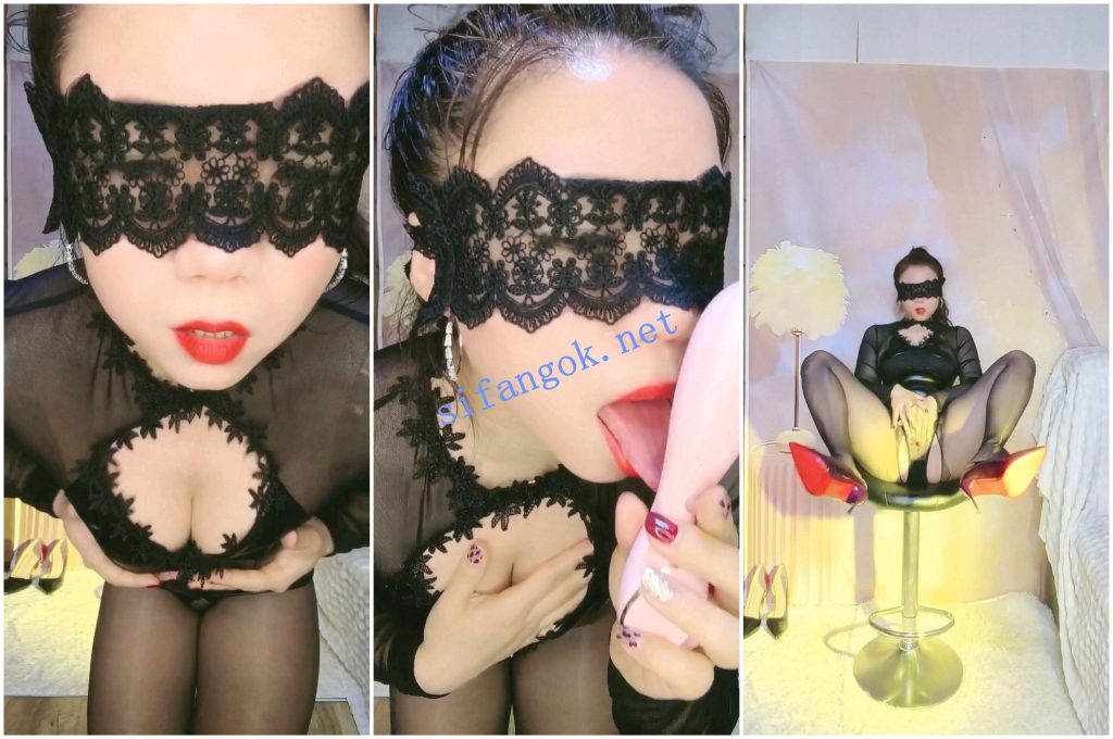 【抖音福利】风骚黑丝少妇【爱笑的煜祺】开档黑丝道具自X【3V】【1.52G】 预览图 4