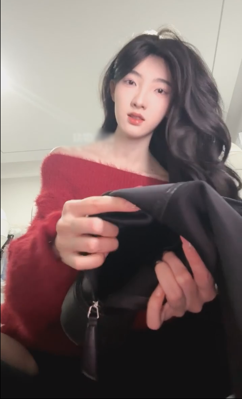 玩物直播千千s-251208 红绿灯长筒靴黑棉袜肉丝榨【1V】【379MB百度云】 预览图 4