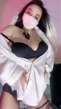 G奶人妻主播 小媽 超騷裸舞慢搖直播精剪 搖乳誘惑活體鮑魚 1.2GB 预览图 2