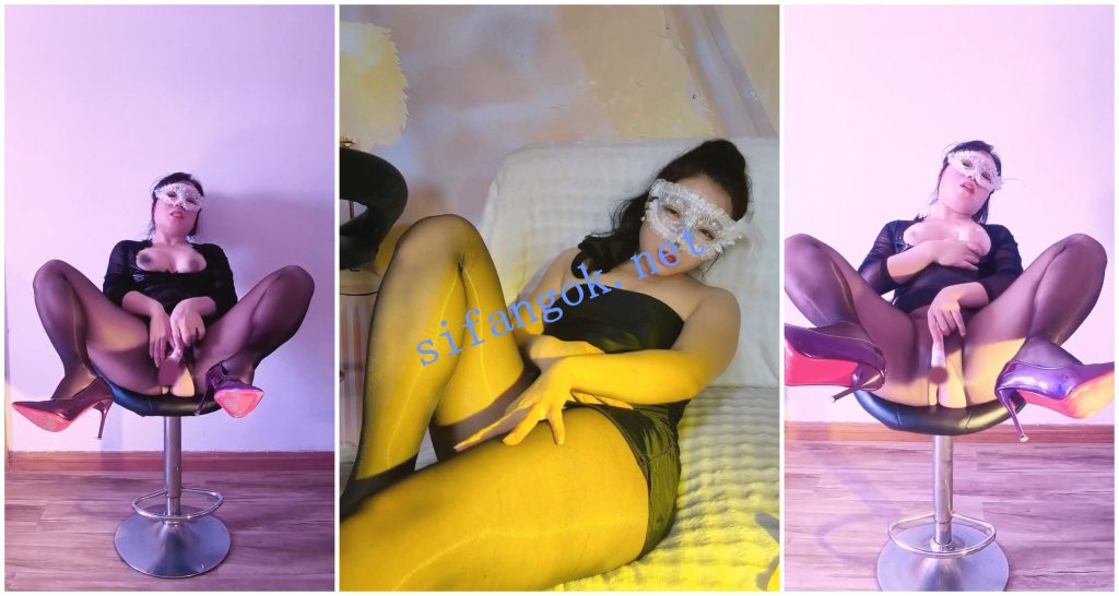 【抖音福利】风骚黑丝少妇【爱笑的煜祺】开档黑丝道具自X【3V】【1.52G】 预览图 8