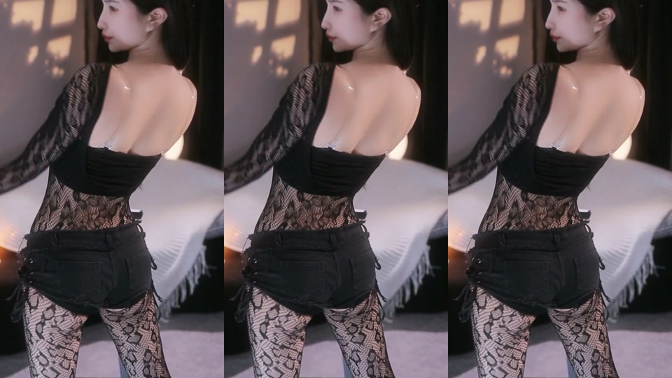 【虎牙赛事】百变主题日S2 轻丝诱惑 苏樱白千涵成大魔王【18V】【2.44G】 预览图 2