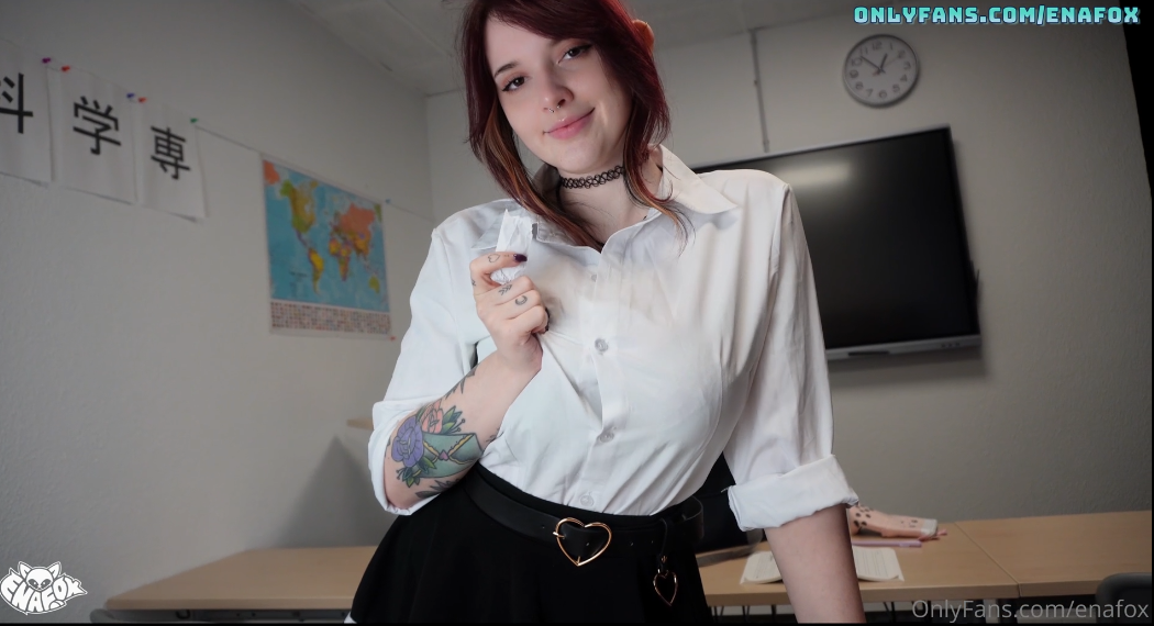 EnaFox 学生妹两部 【2V 1GB】 预览图 1