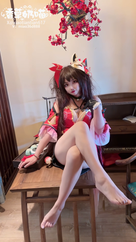 香草奶喵  颜值福利姬  花火 恋柱 圣诞 兔娘 各种cos 【4V 2.17GB】