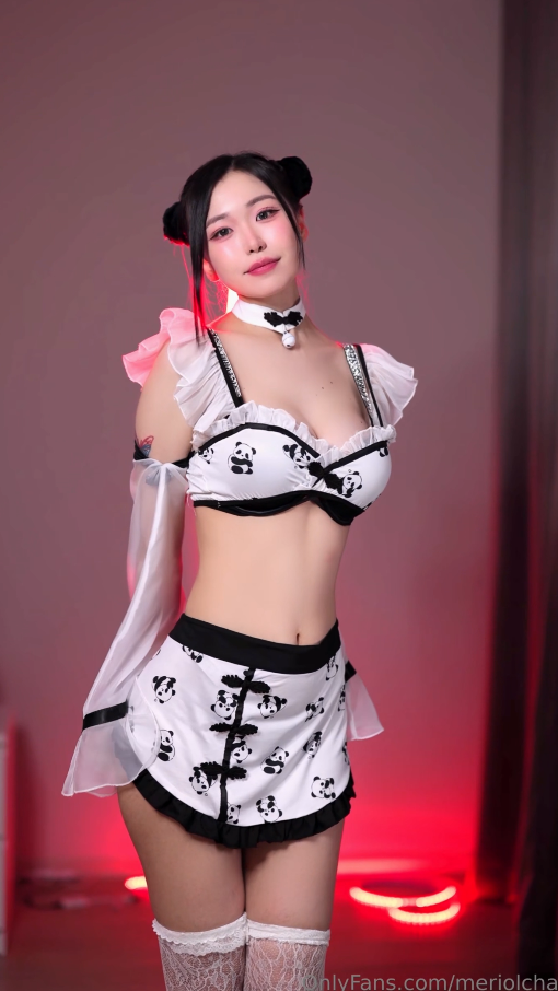 亚裔博主【meriolchan】白丝丸子头 骚穴自慰 【3V 1.13GB】