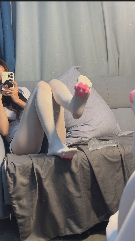 【新-足控】抖音黑魔仙-猫爪袜【1V】【1.37Gpikpak云盘】