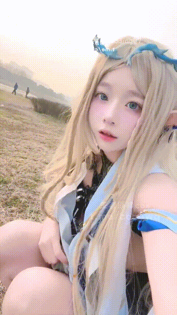 露臉超嫩萌妹『兔寶大人』最新門檻福利 含新增，超極品合法卡哇伊小蘿莉 稚嫩白虎美穴甚是誘人(24V) 1.83GB 预览图 4