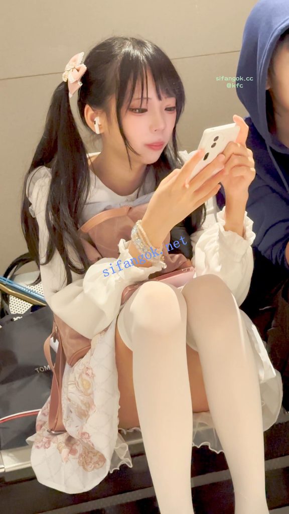 【KFC】超美的双马尾萝莉逛街·甜妹风白色过膝袜白内前后CD【1V】【457M】 预览图 13