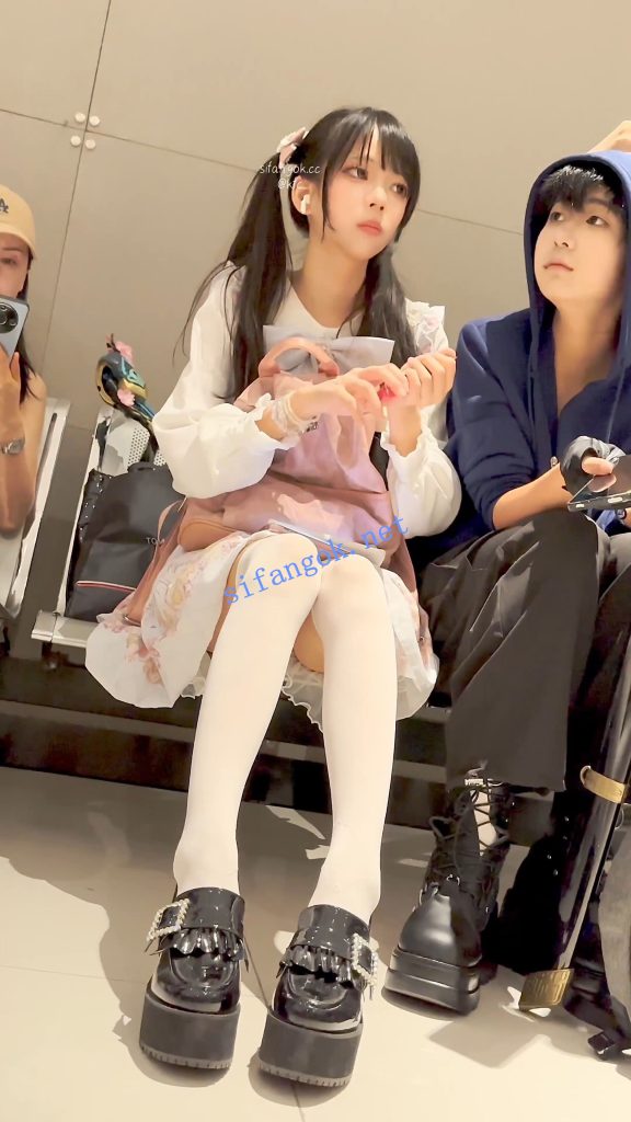 【KFC】超美的双马尾萝莉逛街·甜妹风白色过膝袜白内前后CD【1V】【457M】 预览图 1