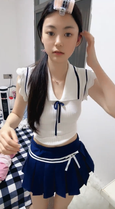 【小佳宝】超甜校花美乳粉逼-福利岛