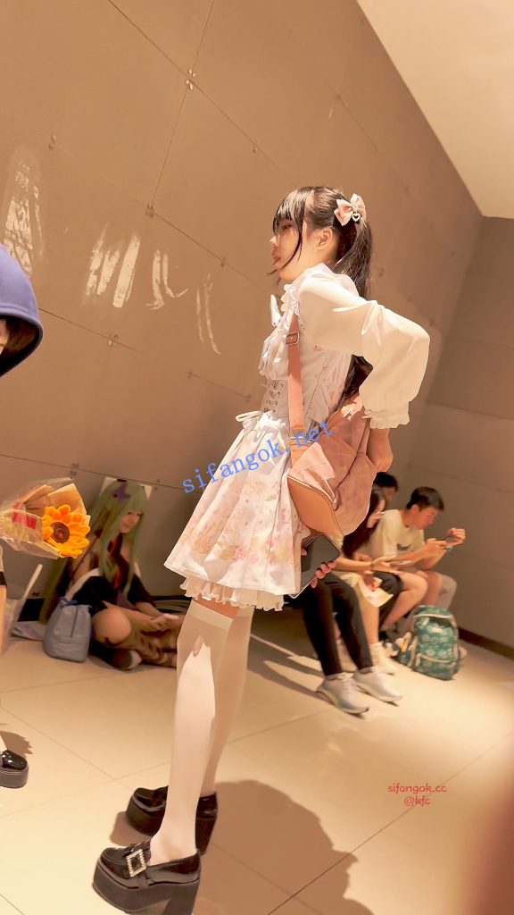 【KFC】超美的双马尾萝莉逛街·甜妹风白色过膝袜白内前后CD【1V】【457M】 预览图 2