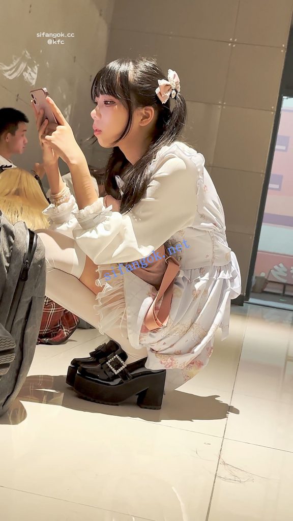 【KFC】超美的双马尾萝莉逛街·甜妹风白色过膝袜白内前后CD【1V】【457M】 预览图 11