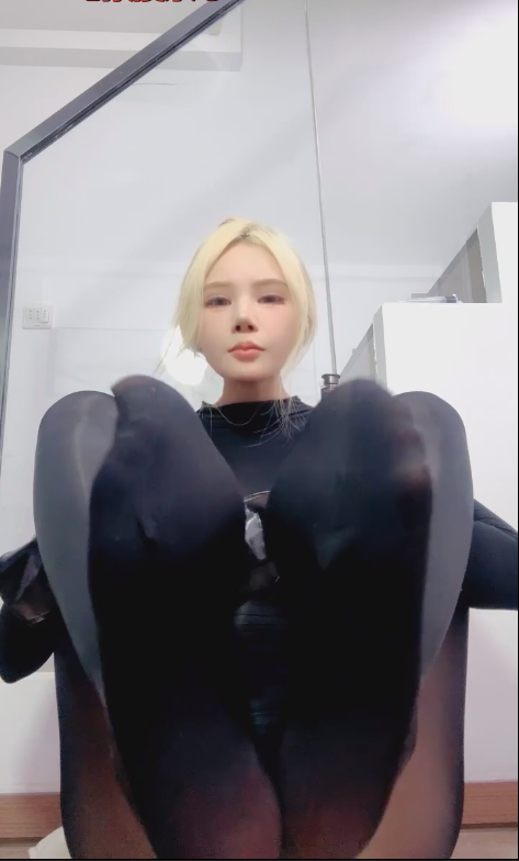 玩物直播黛安娜-251209 香水连体丝袜寸止羞辱贱畜【1V】【469MB百度云】 预览图 1