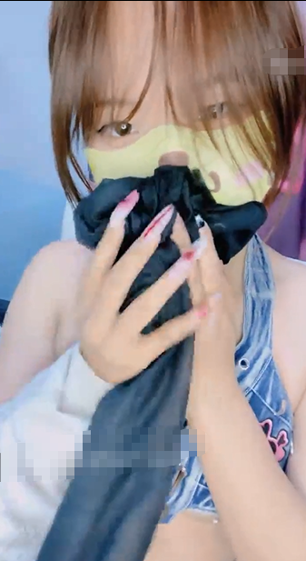 【温卿】二次元coser 白虎嫩穴自慰 预览图 3