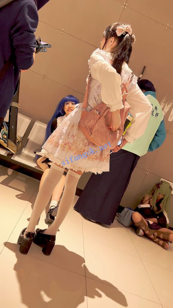 【KFC】超美的双马尾萝莉逛街·甜妹风白色过膝袜白内前后CD【1V】【457M】 预览图 5