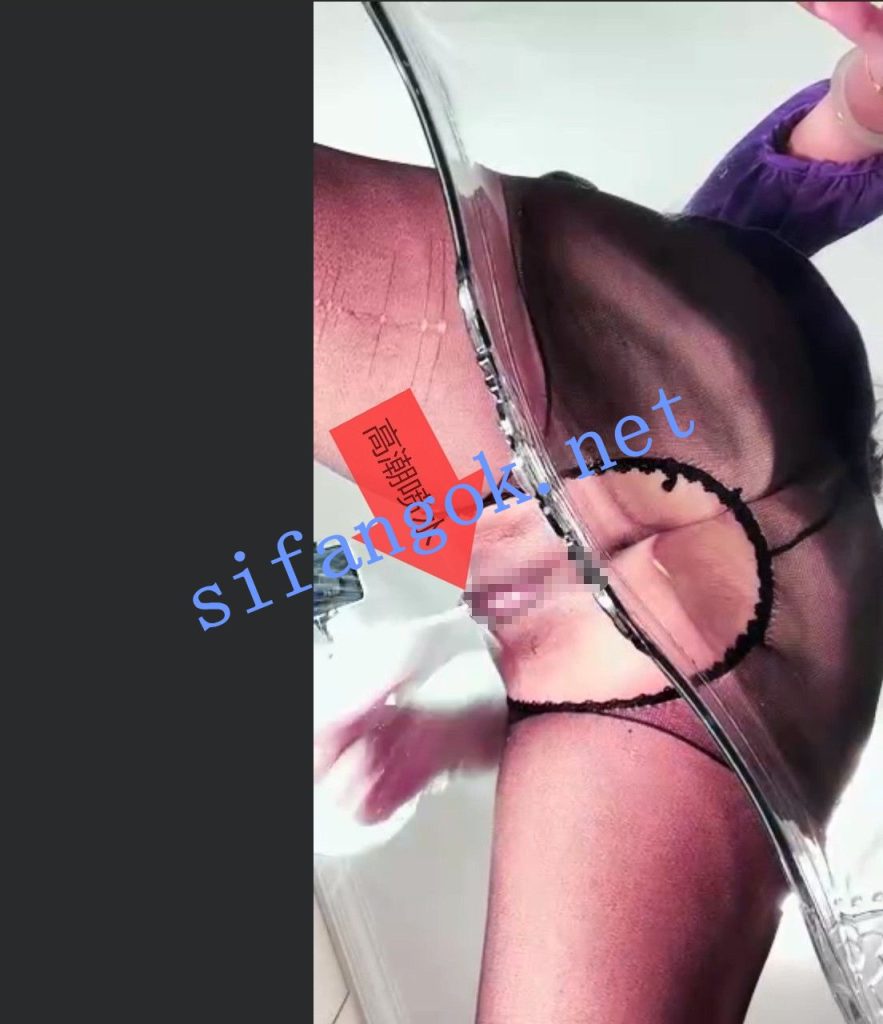 网红 Q币逗逗 气质美女 上面正常直播 下面插B 高潮喷水【2V】【391M】 预览图 10