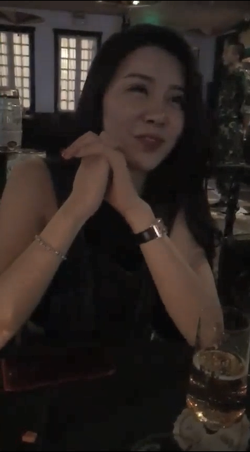 「卖茅台的大哥」跟酒店老板娘拼酒,喝醉了口交技术都变强了;轻熟小模特狗链情趣白丝内衣女上骑乘-福利岛