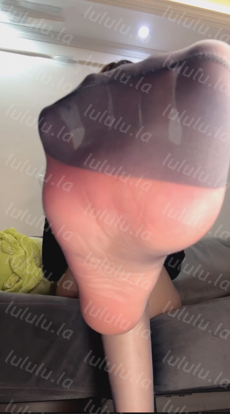 玩物直播酒鸽sama-251210 红绿灯绿帽和姐夫开房【1V】【467MB百度云】 预览图 3