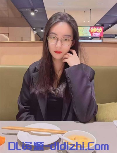 超美眼鏡嫩妹情侶私拍被大屌男友馴化調教 露臉舔屌口爆吞精❤️玩3P亂交被夾擊爆操 萌騷反差 207.4MB