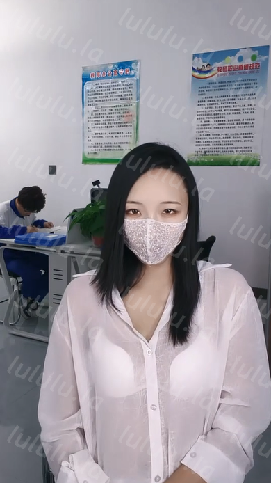 老师在办公室直播，把学生叫到办公室指导，表现得好给点奖励。 预览图 1