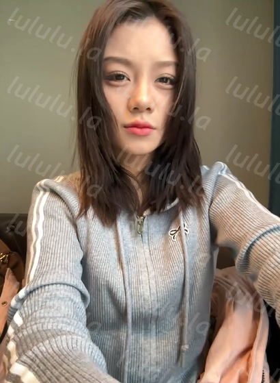 大胆御姐反差骚母狗【Asia-GoodLuck】极限露出，黑丝开裆脸穴同框自慰喷水抽搐-福利岛