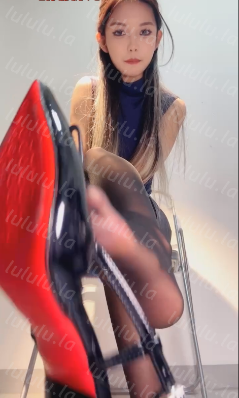 玩物直播于于鱼-251209 10min早泄考试+香水爆骂绿帽【2V】【548MB百度云】 预览图 4