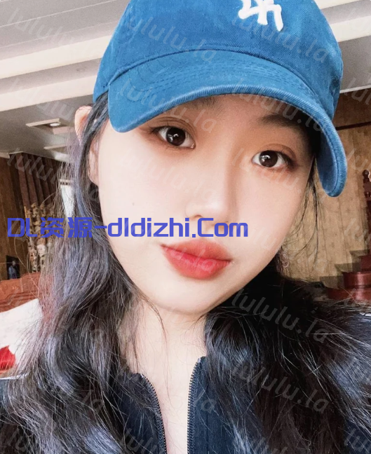 貴州美女張靜玲欠裸貸拍洗澡自慰抵押視頻 脫光光和生活照差别蠻大的【415M_1V】