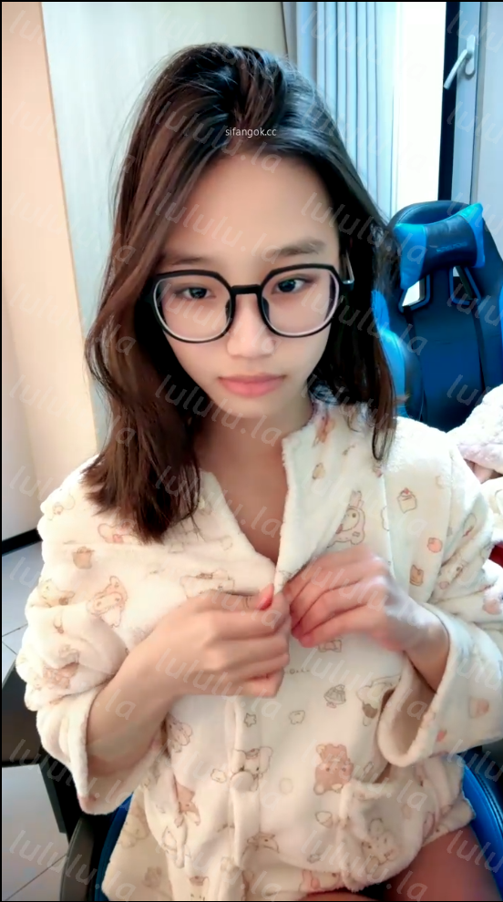 顶级反差 乖乖女 细皮嫩肉短发学妹 被男友大鸡巴猛操 骑乘后入侧插 爽死