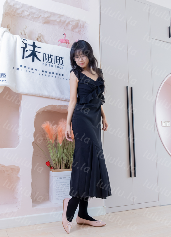 袜啵啵 – 奶油 – 平底鞋厚黑丝美腿 【140P1V1.3G】-福利岛