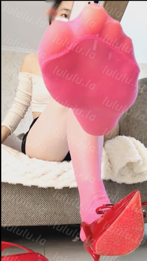 玩物直播桃天大大-251210 红绿灯剧情绿帽老公送外卖老婆在家做爱【1V】【531MB百度云】 预览图 4