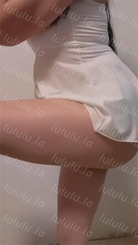 快手骚逼少妇【宇姐姐】好身材大长腿，奶圆逼粉一线天，裸舞诱惑，阴户饱满，喜欢猛舔少妇逼的不可错过【8V】【1.1G】 预览图 8