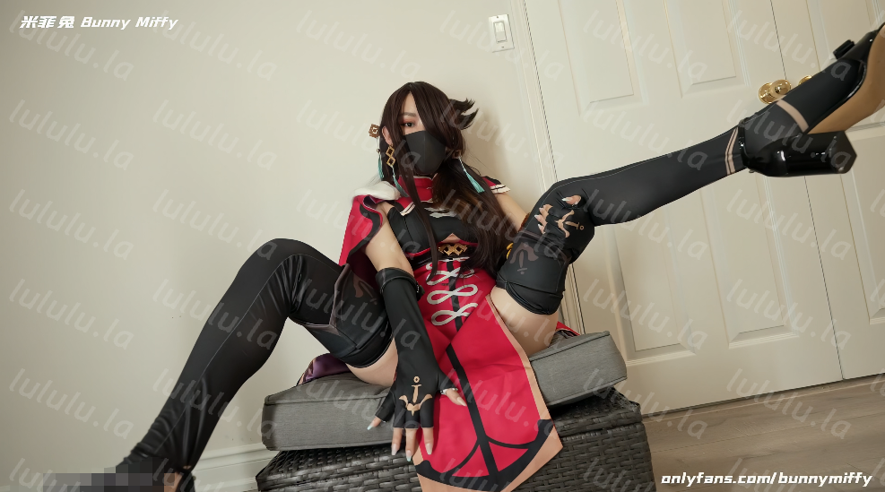 OnlyFans顶级御姐【BunnyMiffy米菲兔】 宅男去漫展把COSER带回家，没想到被御姐反操！-福利岛