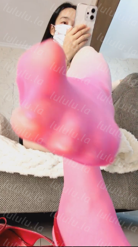 玩物直播桃天大大-251210 红绿灯剧情绿帽老公送外卖老婆在家做爱【1V】【531MB百度云】 预览图 1