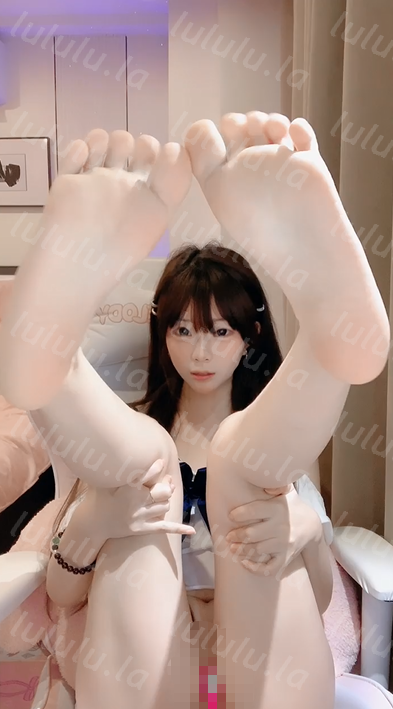 人气学妹【呆呆萝】极品童颜萝莉