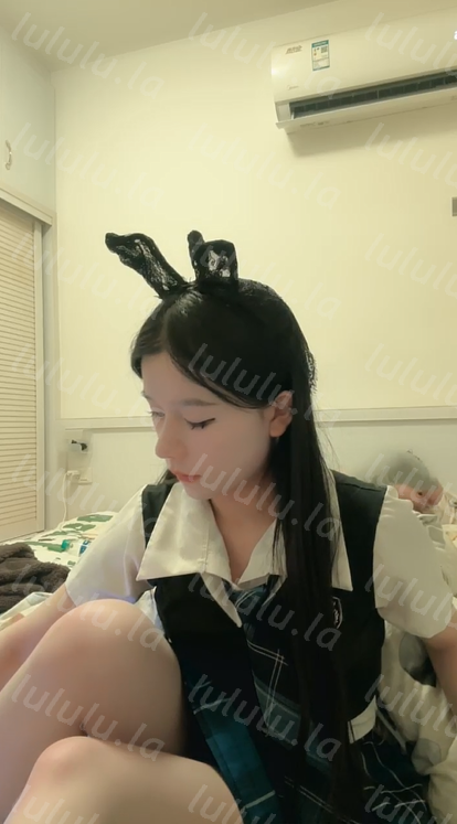 新人女神下海【今天草莓了么】很可爱的小兔子