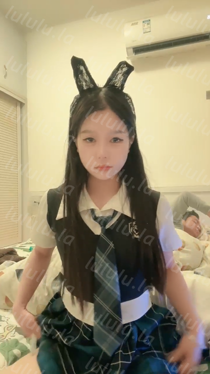 新人女神下海【今天草莓了么】很可爱的小兔子 预览图 2