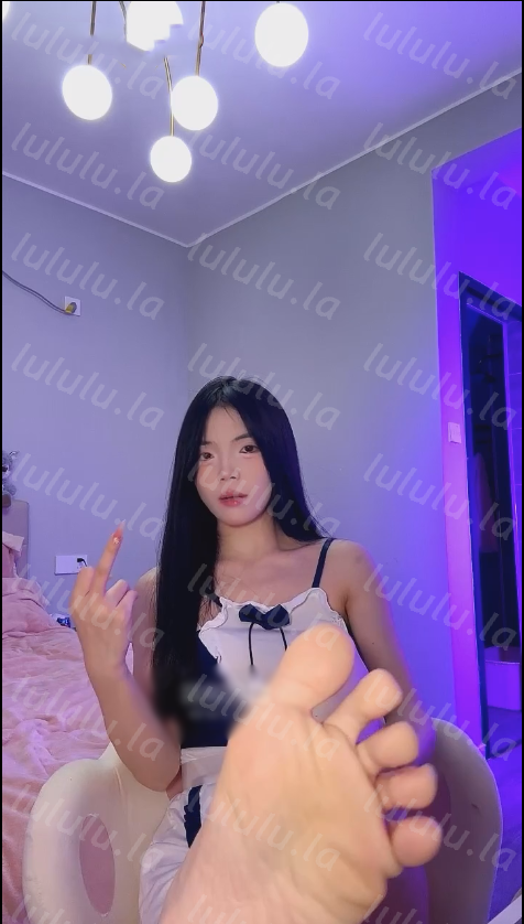 玩物直播丸子s-251210 口水裸足辱骂控精红绿灯【1V】【537MB百度云】 预览图 2