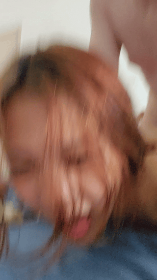 【原檔洩密】大一新生跟異地男友周末開房啪啪，沉浸式欣賞騷女吃雞服務，最後還被無套内射了 原檔無水印【1210M_7V】 预览图 1