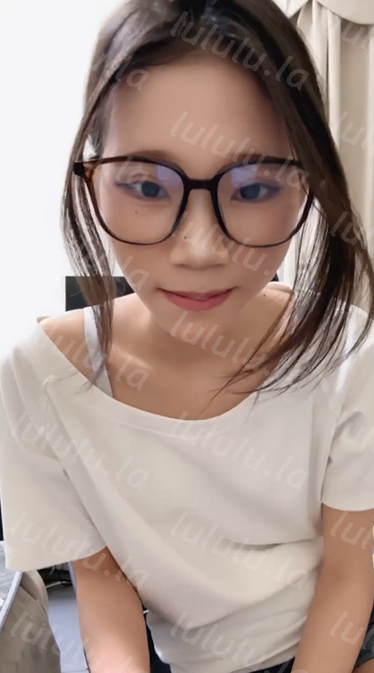 【粉嫩少萝】极品19岁卫校女学生下海 骨感苗条大长腿 被男友尽情玩弄抽插【3v】-福利岛