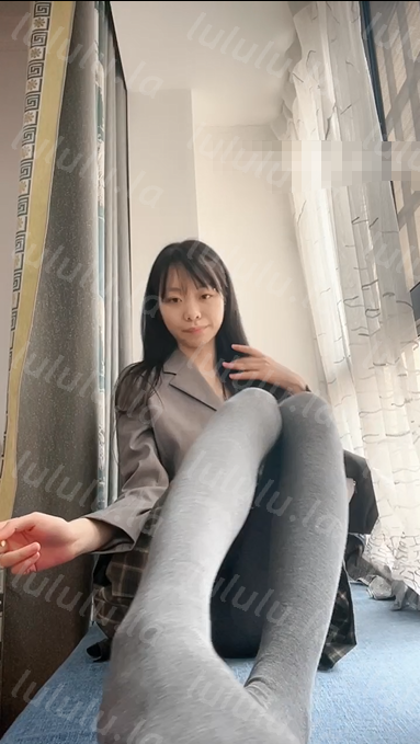 【小倩不困】灰丝jk大长腿自慰-福利岛