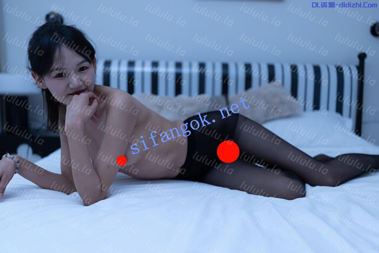 【重磅精品】1月17日四模專場，大尺度私拍流出 1.1GB 预览图 2