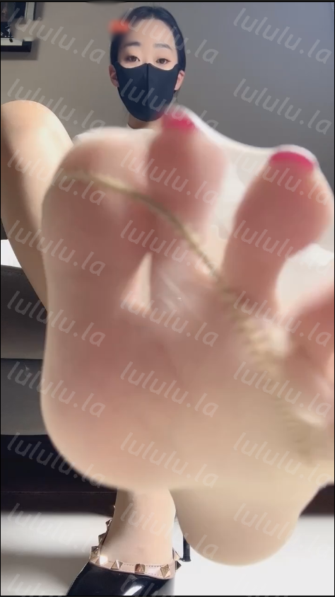 玩物直播颜艺很ss-251214 红绿灯看到脚jb又勃起了【1V】【368MB百度云】 预览图 1