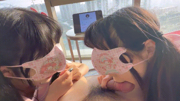 雙飛2位極品少蘿『小遠ovo』白絲女兒服 水手服，一線天饅頭穴肉鮑甚是誘人！享受兩位極品好姐妹的性福時光(2V) 1.28GB 预览图 2