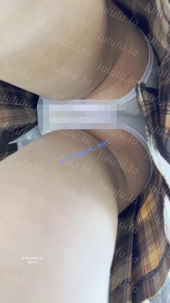 【KFC】JK学生妹和闺蜜抓娃娃·清纯可爱的妹妹白色内尿黄了【1V】【935M】 预览图 11