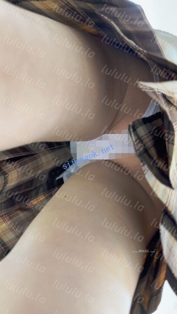 【KFC】JK学生妹和闺蜜抓娃娃·清纯可爱的妹妹白色内尿黄了【1V】【935M】 预览图 13