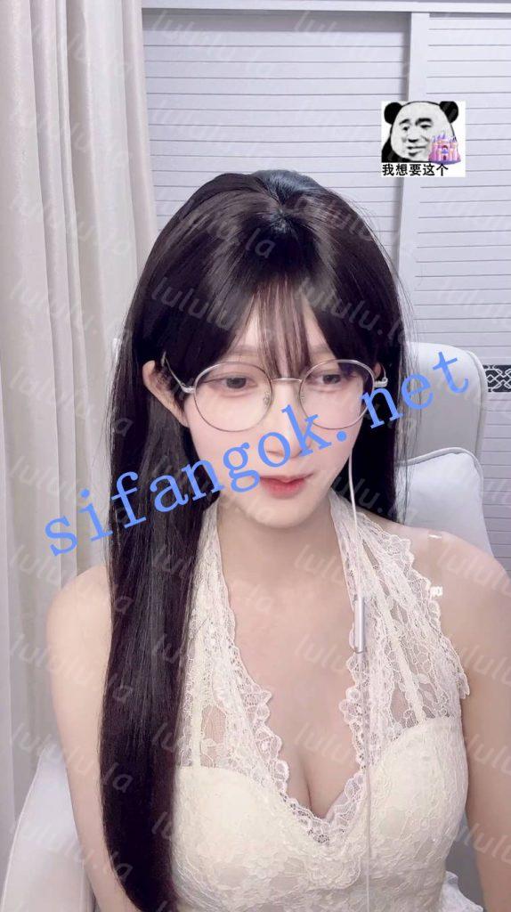 网红 语宁宁宁-2 极品眼镜良家 露点 自慰 B特写 JK学生制服【5V】【761M】 预览图 3